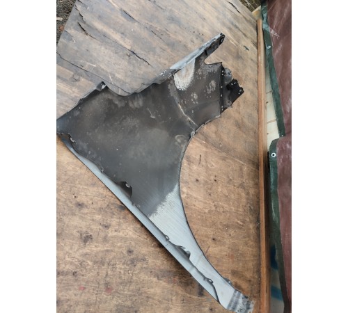 Крыло переднее левое