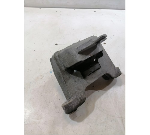 Опора двигателя правая