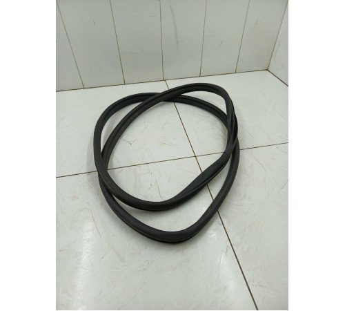 Уплотнитель двери передний левый