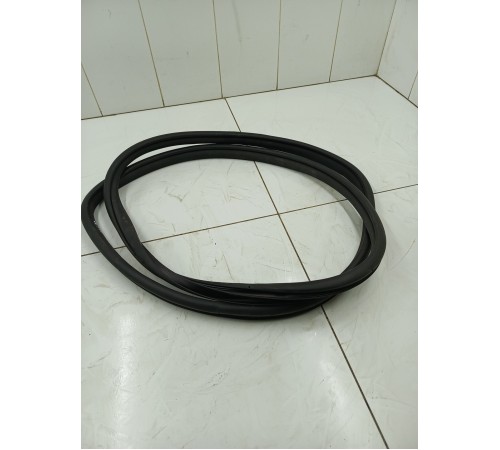 Уплотнитель двери передний левый