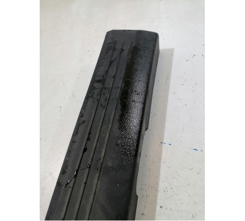 Накладка на порог правая передняя 