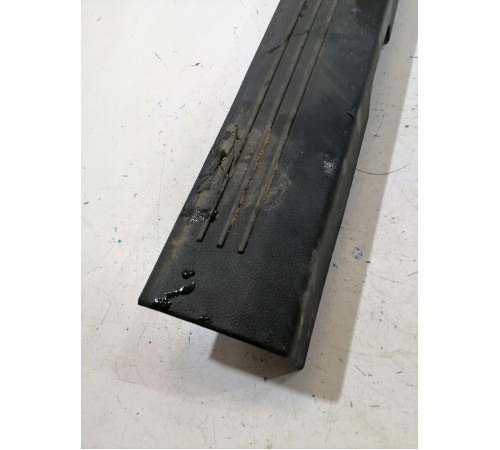 Накладка на порог правая передняя 