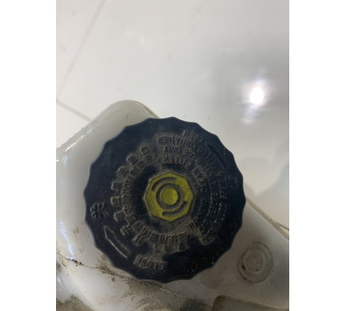 Бачок главного тормозного цилиндра