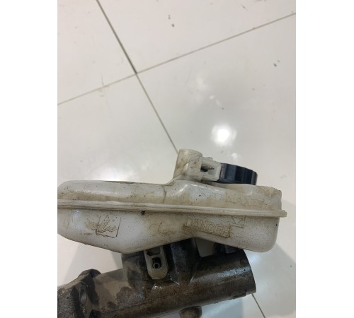 Бачок главного тормозного цилиндра