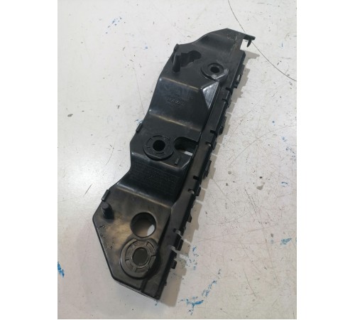 Кронштейн переднего бампера правый