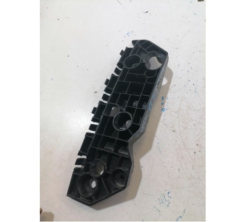 Кронштейн переднего бампера правый