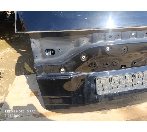 Крышка багажника (пятая дверь)