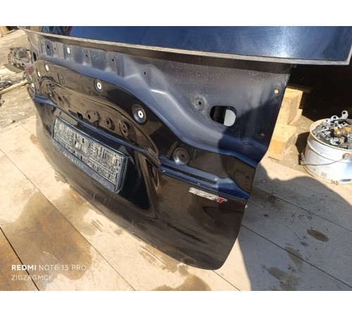 Крышка багажника (пятая дверь)