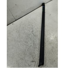 Уплотнитель стекла передний левый