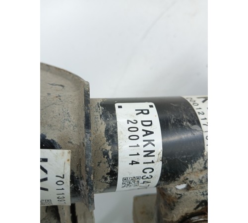 Амортизатор подвески передний правый в сборе