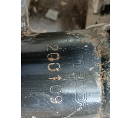 Амортизатор подвески передний правый в сборе