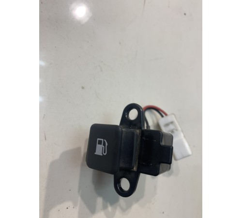 Кнопка открывания лючка бензобака