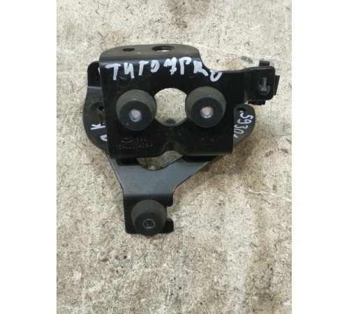 Крепление вакуумного насоса