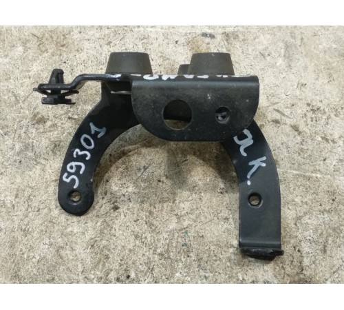 Крепление вакуумного насоса