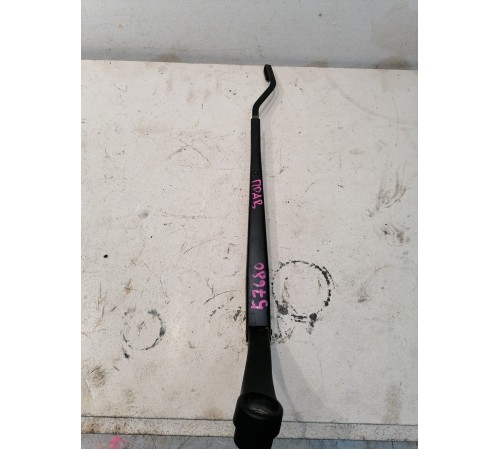 Поводок стеклоочистителя правый