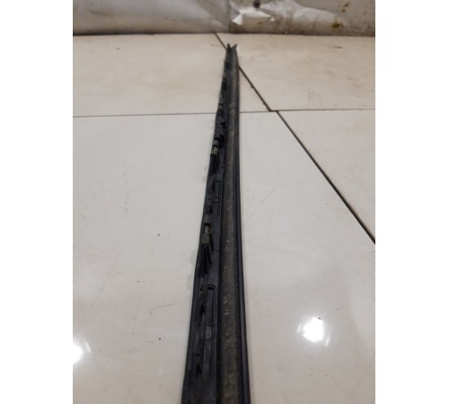 Накладка лобового стекла (левая)