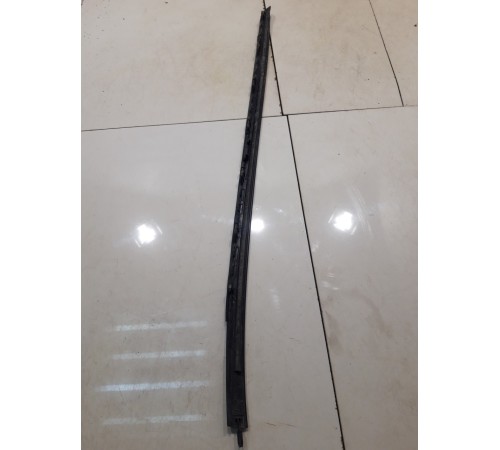 Накладка лобового стекла (левая)