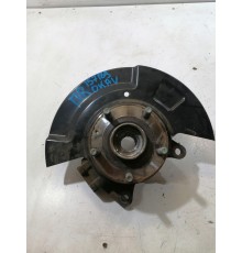 Поворотный кулак передний правый со ступицей