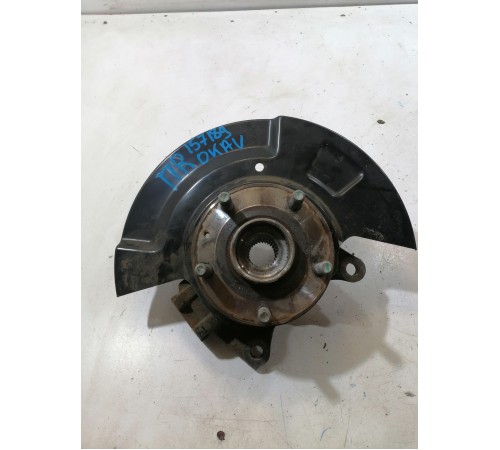 Поворотный кулак передний правый со ступицей