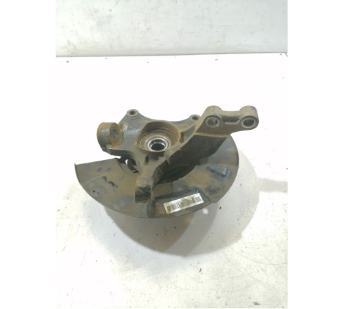 Поворотный кулак передний правый со ступицей