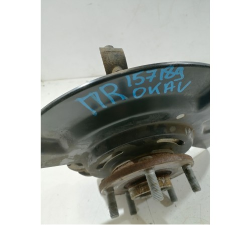 Поворотный кулак передний правый со ступицей