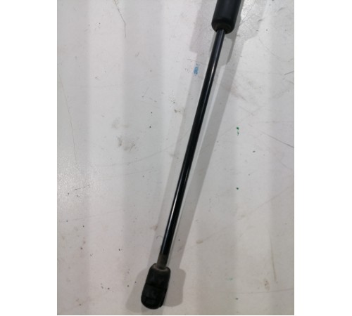 Амортизатор крышки багажника