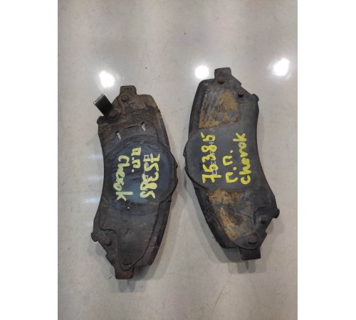 Тормозные колодки (передние левые)