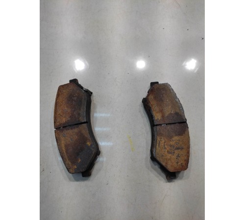 Тормозные колодки (передние левые)