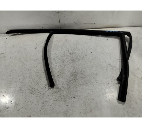 Уплотнитель стекла задний правый