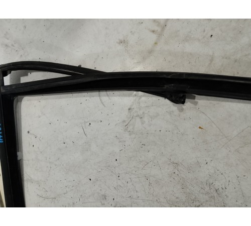 Уплотнитель стекла задний правый