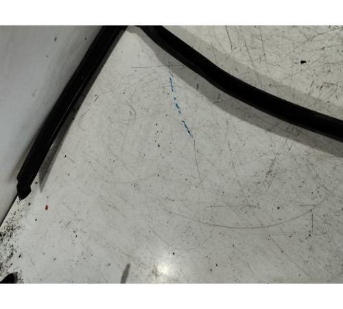 Уплотнитель стекла задний правый