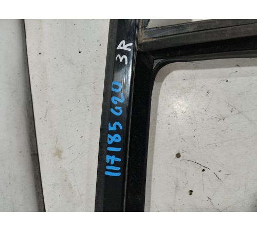 Уплотнитель стекла задний правый