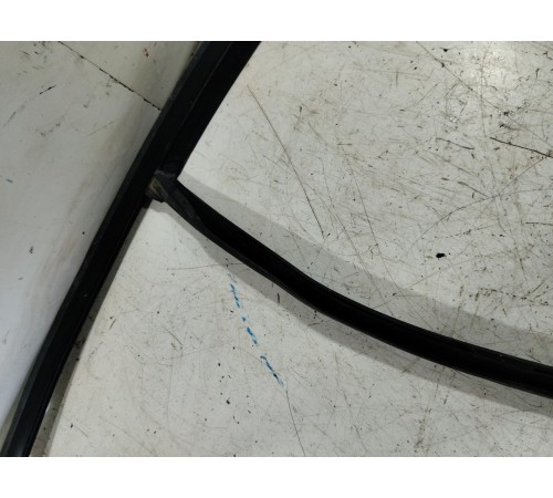 Уплотнитель стекла задний правый