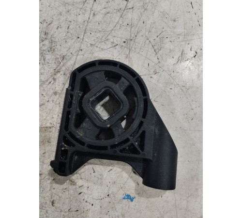 Кронштейн радиатора правый