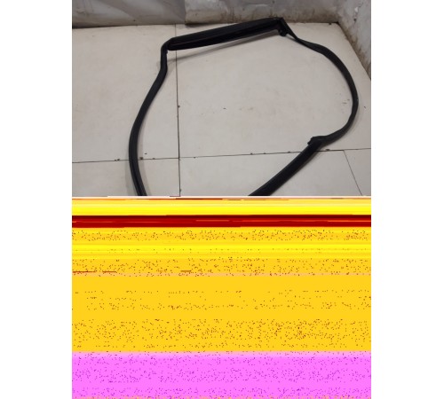 Уплотнитель двери (задний, левый)