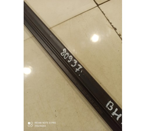 Уплотнитель стекла нижний внутренний (задний правый)