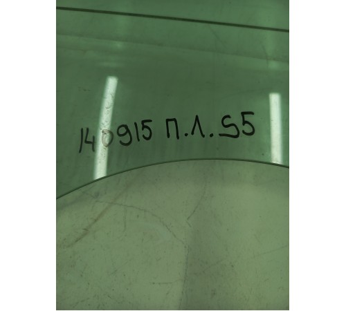 Стекло двери переднее левое