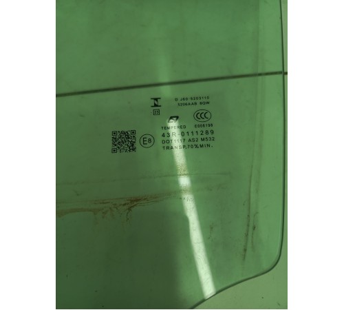 Стекло двери переднее левое