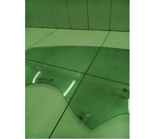 Стекло двери переднее левое