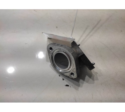 Фланец системы охлаждения двигателя