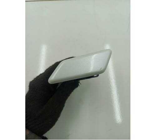 Форсунка омывателя фар левая