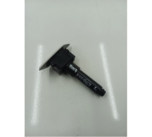 Форсунка омывателя фар левая