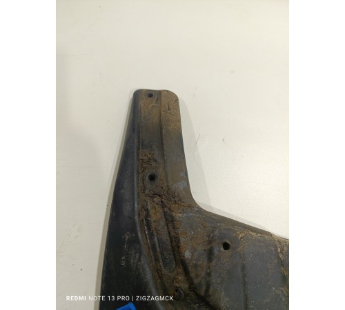 Брызговик передний левый