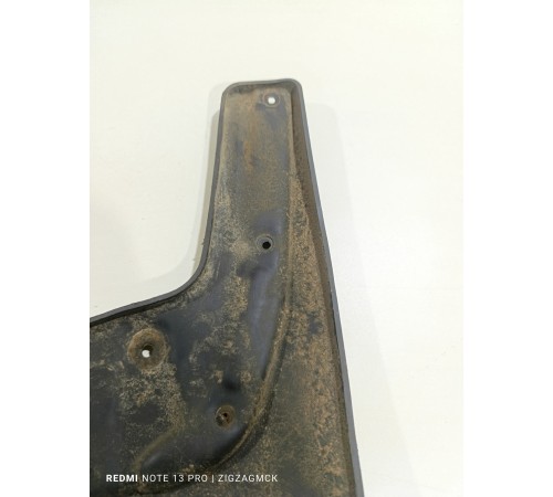 Брызговик передний левый