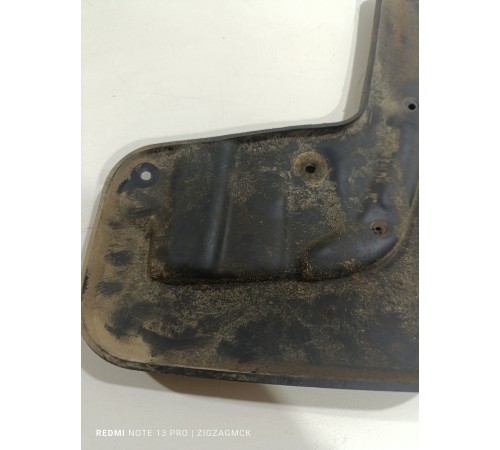 Брызговик передний левый