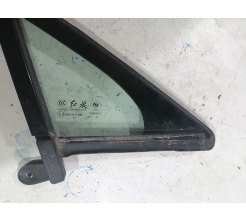 Форточка двери передняя правая