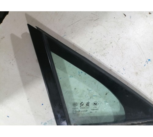 Форточка двери передняя правая