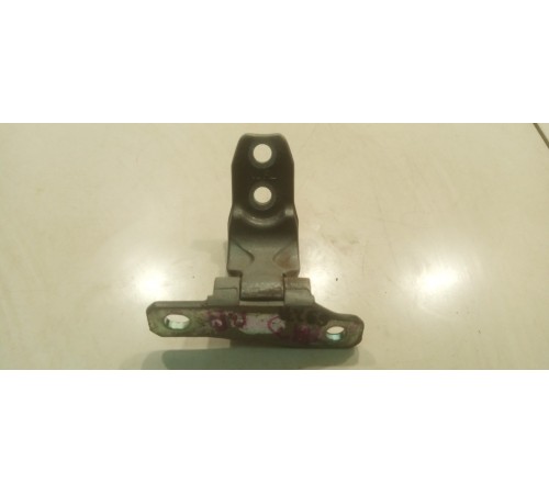 Петля двери (передняя, правая, нижняя)