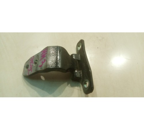 Петля двери (передняя, правая, нижняя)