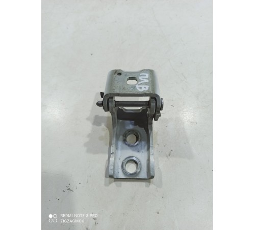 Петля двери(передняя левая верхняя)